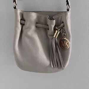 Michael Kors Crossbody Purse ~ Cream White Gold Hardware leather bucket bag